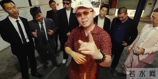 睡粉、出轨、死性不改,爆火半年就塌房,本人在美国回应,碎三观