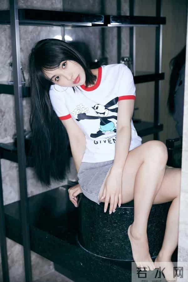李菲儿美白小脚丫 美美滴