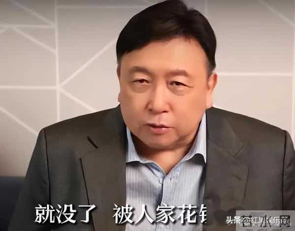 装都不装了！王晶曝易烊千玺拿奖内幕，内娱“遮羞布”都被扯烂了