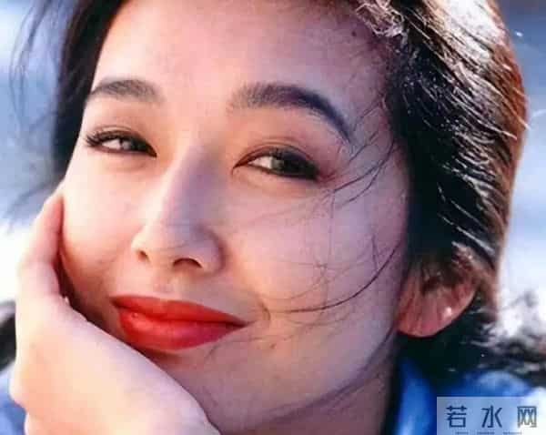 57岁江珊现状曝光！脸垮嘴斜，满头白发，一代女神终是迟暮