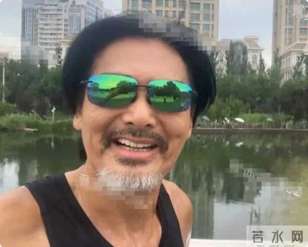 当70岁周润发与37岁权志龙站一起，我才彻底明白，什么叫相由心生