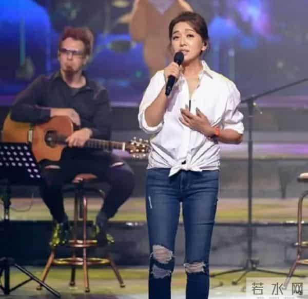 57岁江珊现状曝光！脸垮嘴斜，满头白发，一代女神终是迟暮