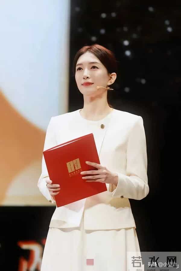 上戏校庆 于和伟瘦脱相 王传君好邋遢 一身白色套装的江疏影让人羞愧