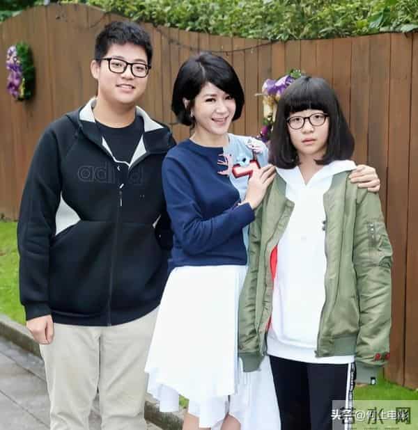 57岁袁惟仁瘦到只剩骨架送医院，成植物人三年，全靠母亲姐姐照顾