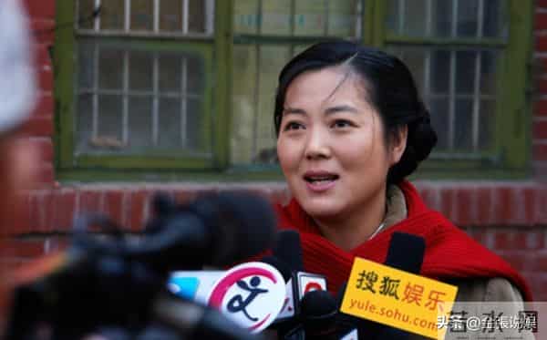 国家一级演员王茜华:45岁高龄为小丈夫生儿子,她后悔了吗?