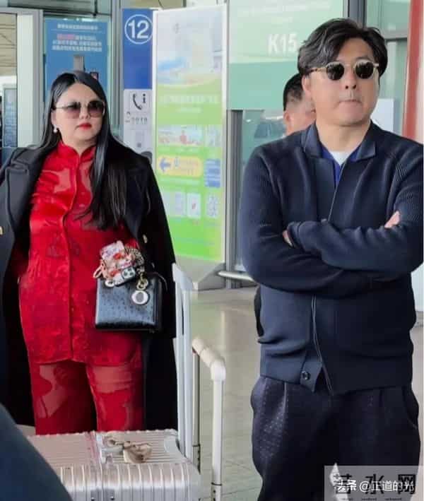 同是160斤 中分黑长直 胸大肩宽 李湘被骂肥头大耳 夸钟丽缇长相高级