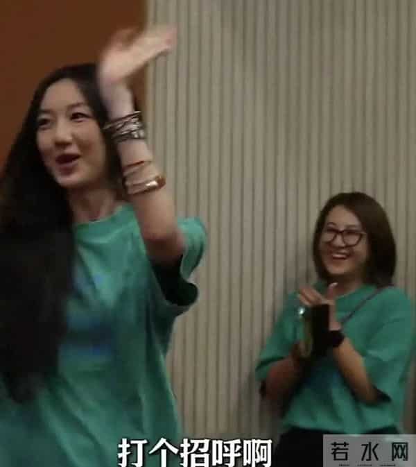 李亚鹏晒女儿李嫣近照，一米七身材大眼睛 从唇腭裂女孩到自信美人