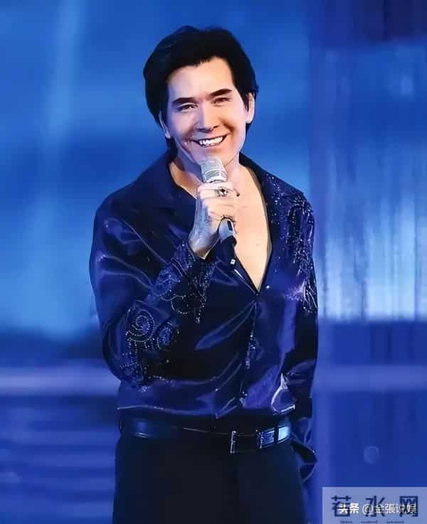 费翔在英国独居