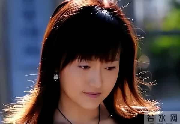 潘阳现状:嫁富豪结婚13年,如今却居住娘家,和潘长江合唱很幸福