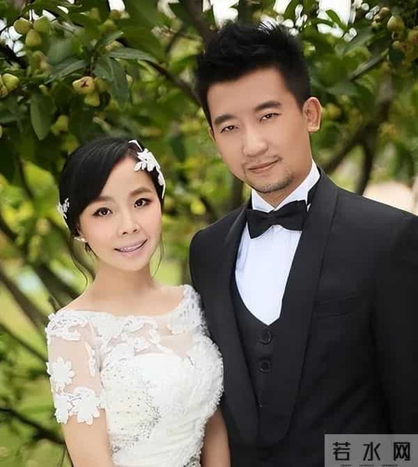 原来王二妮丈夫是他，二人青梅竹马长相惊艳朱迅，难怪她不选云飞