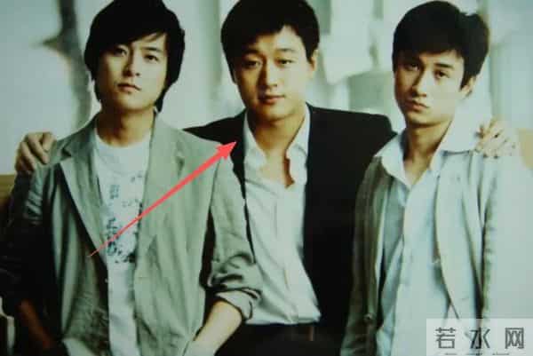 董璇带娃现身艺术展，关悦女强人打扮脸肿嘴歪，佟大为靠边站油腻