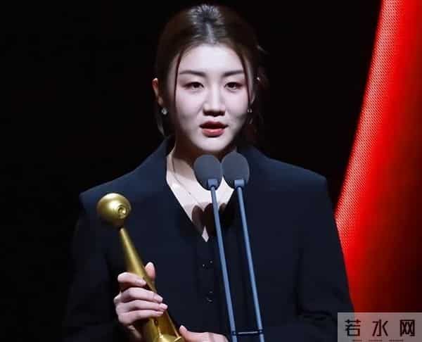 黄晓明也没想到，全运会结束十天后，穿黑西装的陈梦又给他争光了