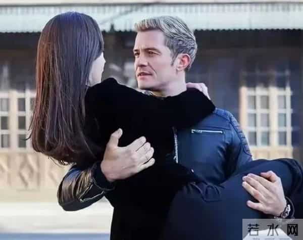 宋轶被老外公主抱火出圈，这紧身牛仔裤下的身材比例太逆天