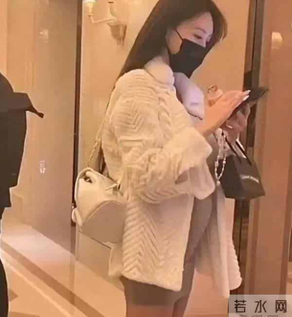 机关算尽太聪明！女儿大哭叶珂不耐烦捂耳朵，黄晓明态度不言而喻