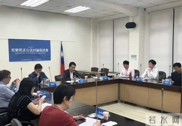 2018年，我国著名主持人赴瑞士安乐死，笑着举杯：需要1口闷吗？