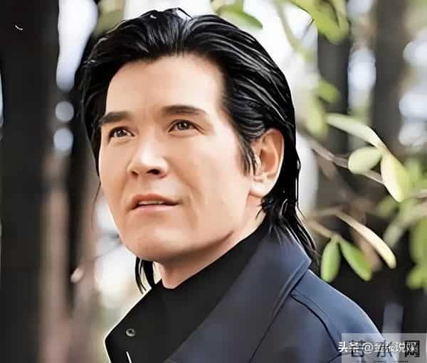 费翔在英国独居