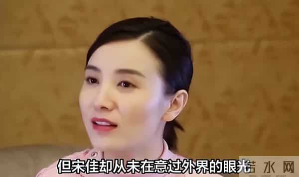 官媒发文,高调官宣45岁宋佳喜讯,她让整个娱乐圈刮目相看