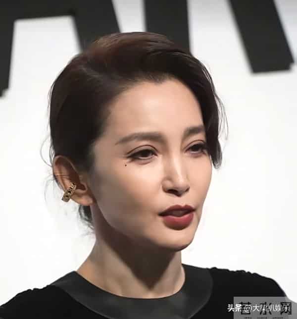 52岁的李冰冰这脸是怎么了？怎么感觉好奇怪？