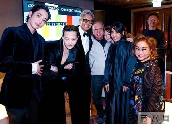 权志龙晒与周润发夫妇合照,林建岳及小女友也在,李洙赫帅得突出