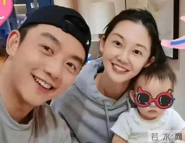 看了郑恺和苗苗合影,再看他和孙骁骁合影,生理性喜欢显而易见