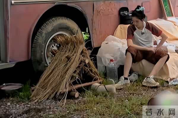 看了郑恺和苗苗合影,再看他和孙骁骁合影,生理性喜欢显而易见