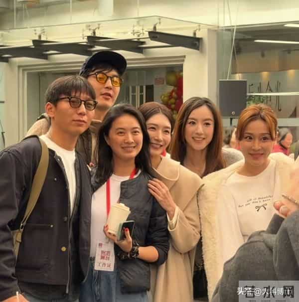 上戏80周年名场面:众星苍蝇馆聚餐、马伊琍江疏影低调、曝大合照