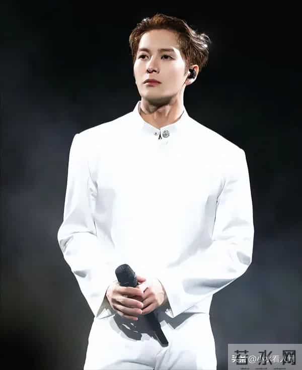 31岁顶流男星自曝:早恋遭劈腿、自己解决生理需求、曾抑郁不想活