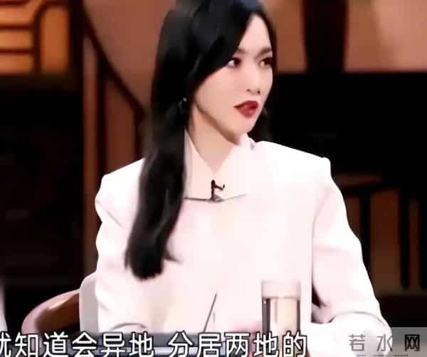 父亲离世13天后，罗晋首露面，胡子拉碴满脸憔悴，唐嫣受无妄之灾