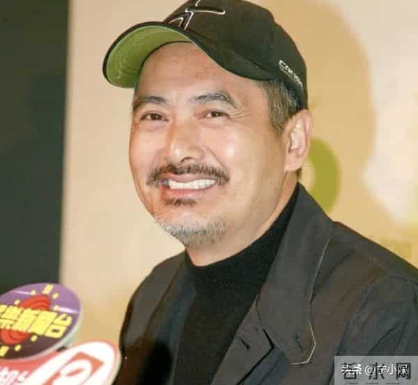 两副面孔？未见捐款却登台捞金，这次周润发被扒了老底，真相大白