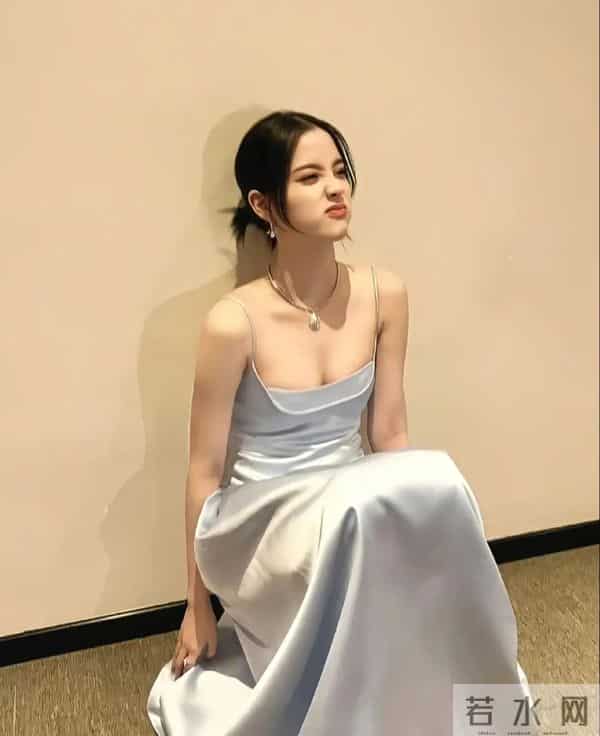 欧阳娜娜性感路线也好绝!