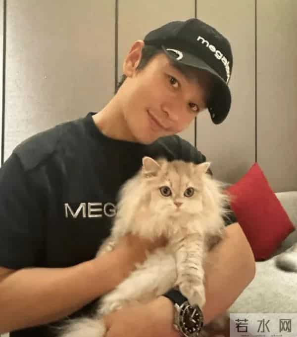 叶珂直播肿脸现身!婴儿哭闹不止,网友怒批:又学杨颖贤妻人设?