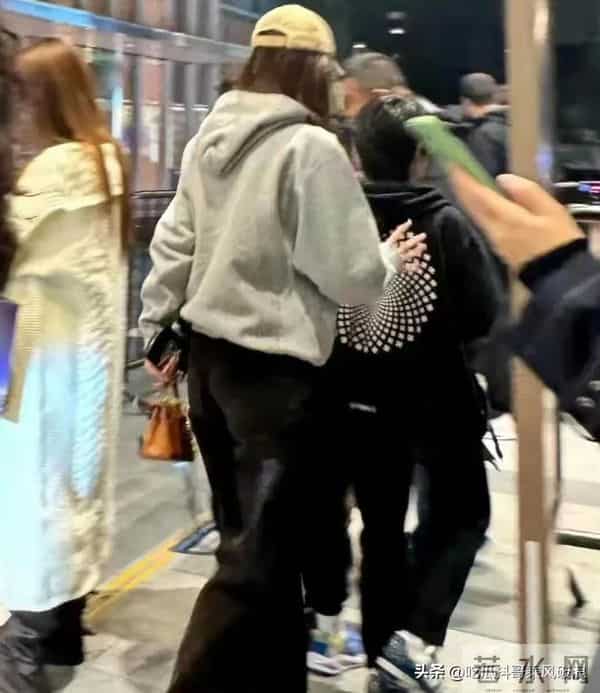 叶柯高调,杨颖低调,一个有房贷车贷,一个早已实现了财务自由