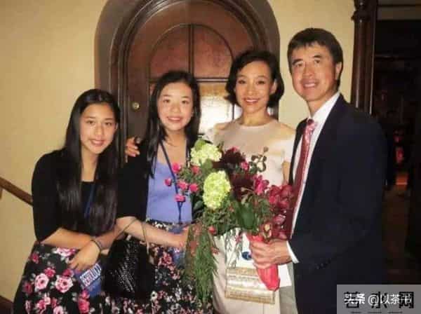 陈冲前夫是他，73岁眼睛炯亮，多年来从事幕后，发展不错生活低调