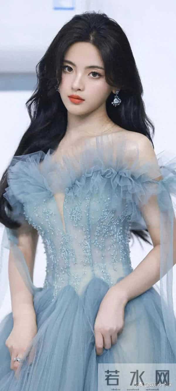 杨超越高清美图，青春感满满，太美了