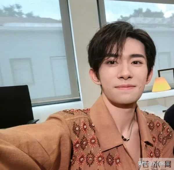 陪玩陪睡都不够看！继小鲜肉“被结扎” 王晶再曝内幕，阴暗面曝光