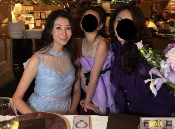 这么多年了，能让李嘉欣死心塌地的，也只有许晋亨一个人