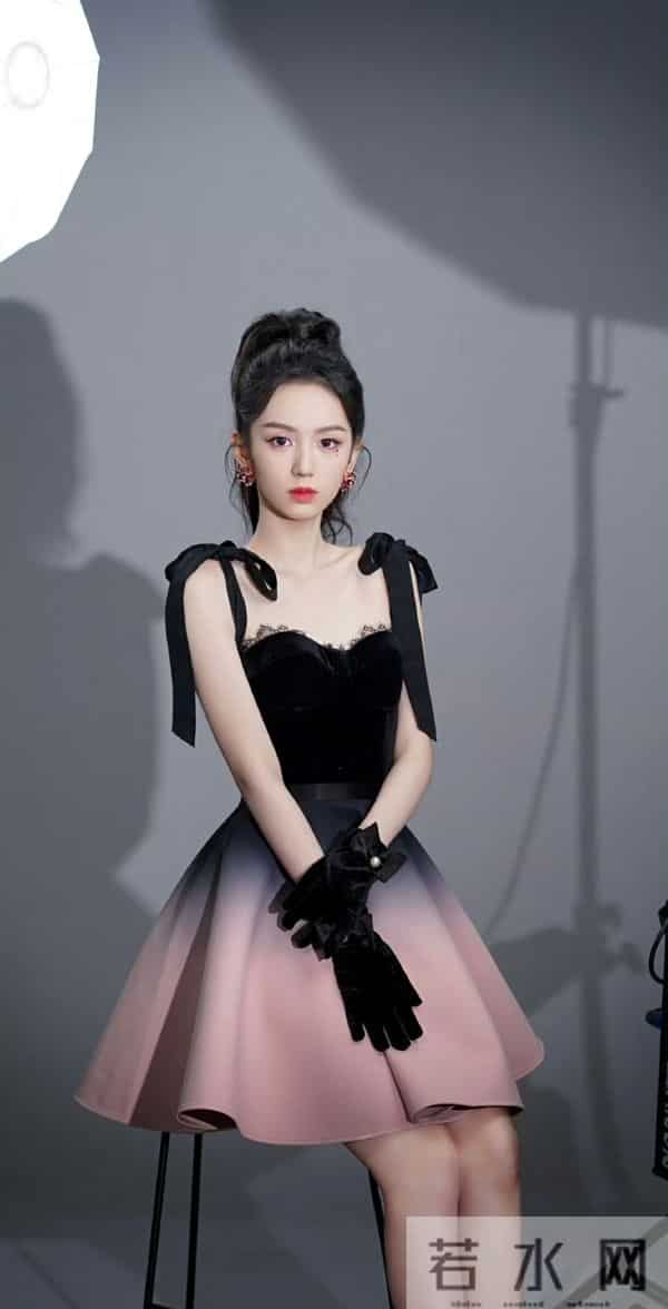 周也 黑色渐变裙的小公主