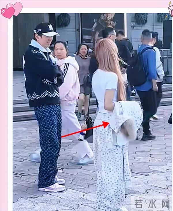 王思聪与网红蓓蓓香港度假被偶遇,开心的像个孩子,“打脸”懒懒