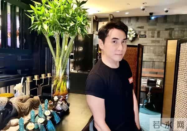 红过毛宁，错过周慧敏，移居加拿大后至今未婚，64岁的他后悔吗？