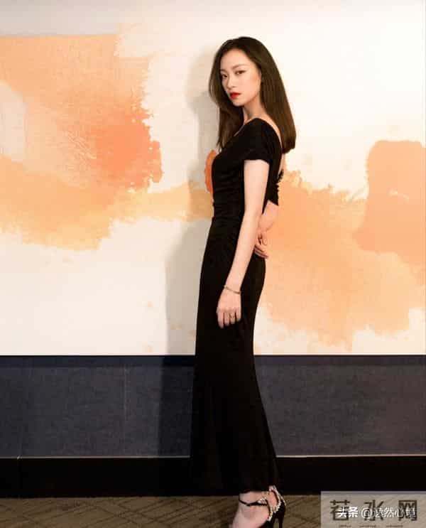 倪妮黑裙红唇 ‖ 慵懒氛围感太戳人