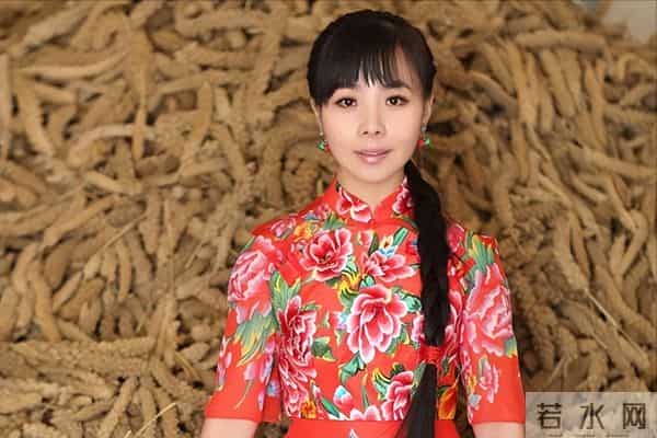 原来王二妮丈夫是他，二人青梅竹马长相惊艳朱迅，难怪她不选云飞