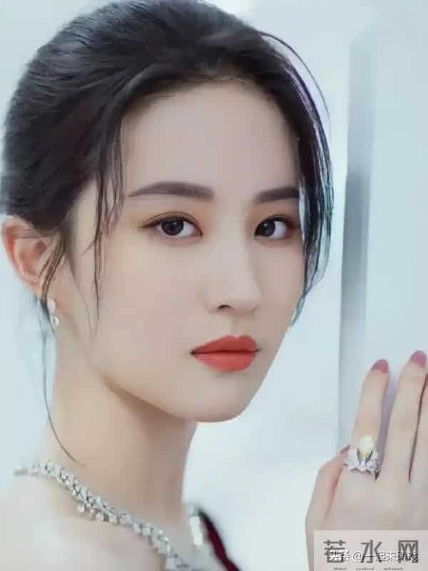 刘亦菲的美,清冷仙气,美得人不敢靠近