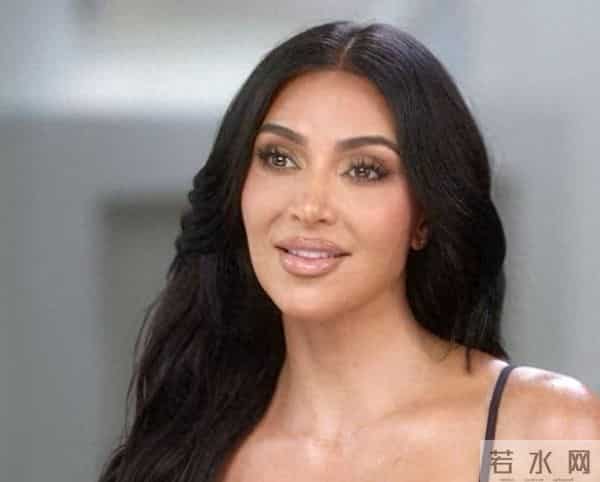 金·卡戴珊称大脑存在“空洞”,被指向不知情的美国人推销脑芯片