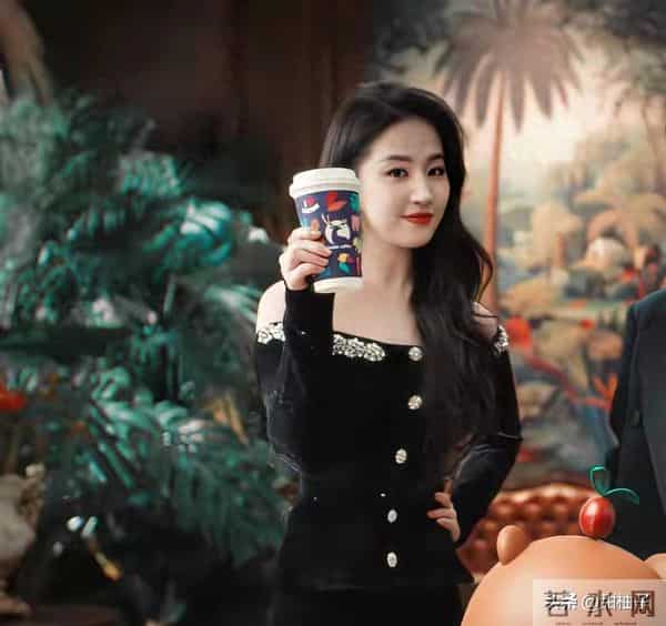 刘亦菲代言瑞幸超灵动，俏皮模样直戳粉丝心巴！
