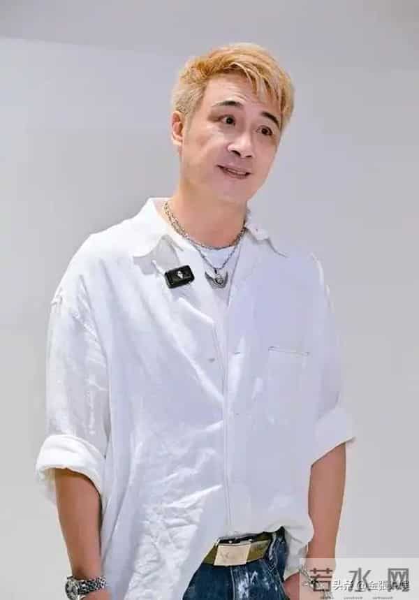 嫁给吴镇宇23年没做过饭，53岁仍似少女，她堪称最美的女星