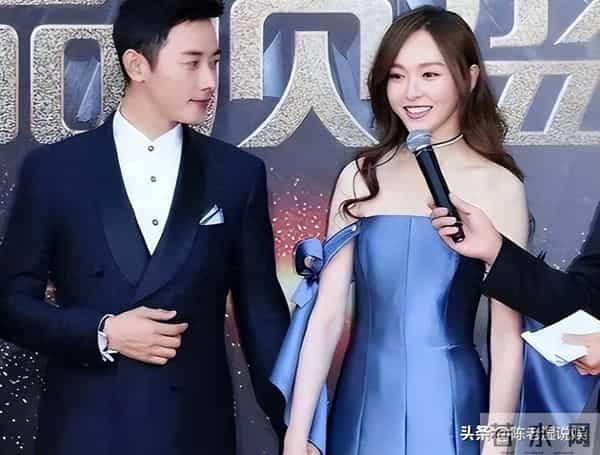 夫妻就是同林鸟，看到罗晋唐嫣并肩前行，才知什么是恩爱夫妻