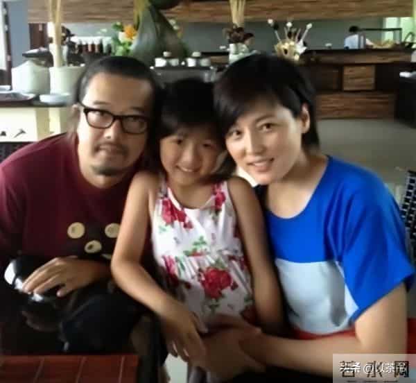 55岁张延依然优雅,父亲早逝最疼爱妈妈,和丈夫分居两地感情不变