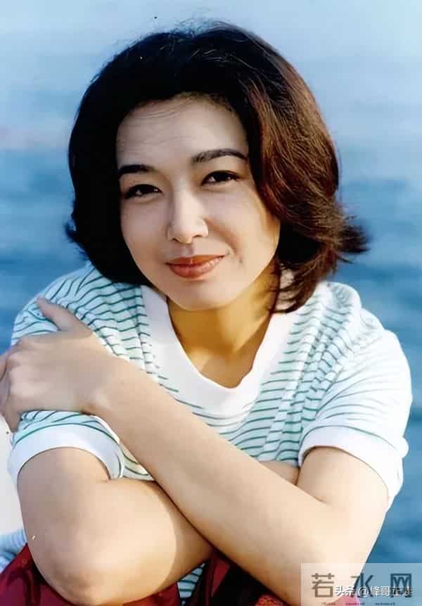 美人迟暮！看见57岁江珊现状才知道，原来一代女神也能优雅老去