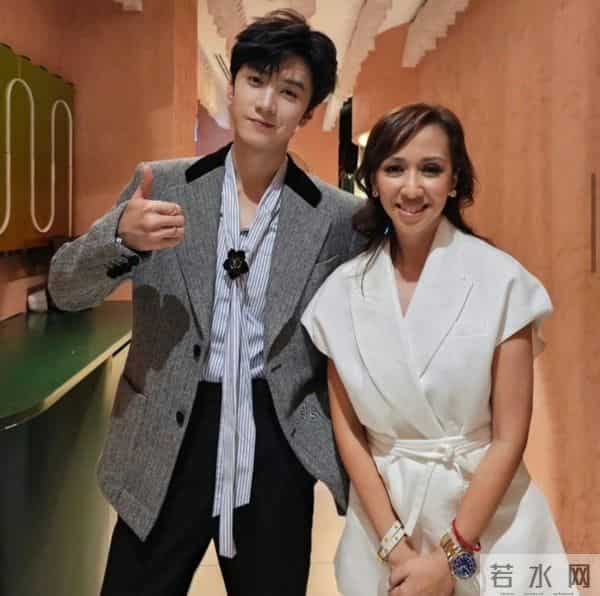 起猛了！陈哲远与马来西亚公主扎塔莎的合照，掀起一片狂潮！