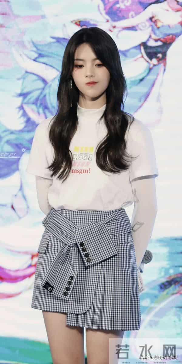 杨超越高清美图，青春感满满，太美了